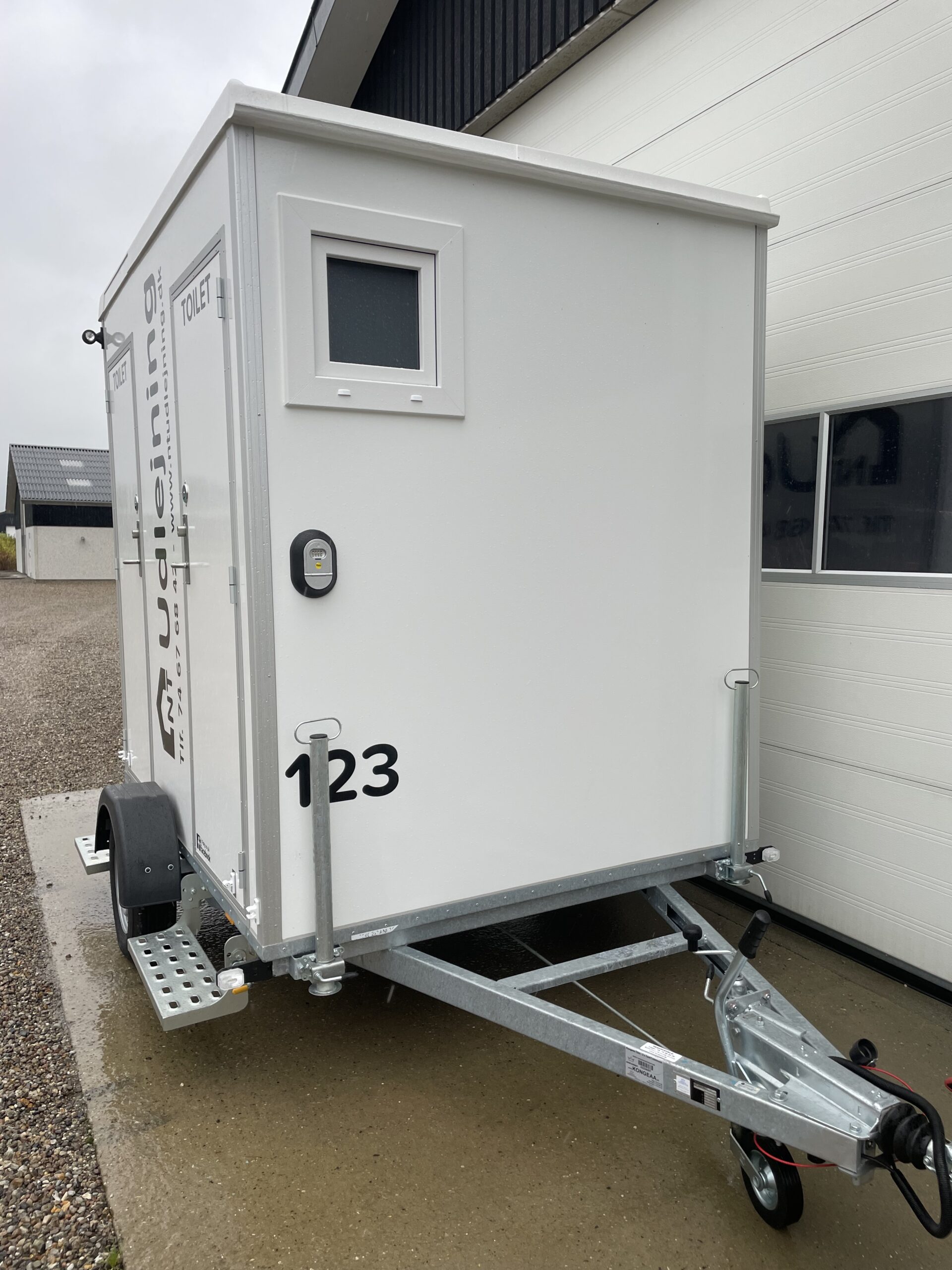 Toiletvogn med 2 toiletter & tank - Billede 4
